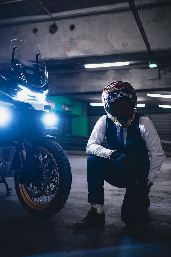 Installation professionnelle de feux additionnels LED sur moto à Marseille par CrocoTech13
