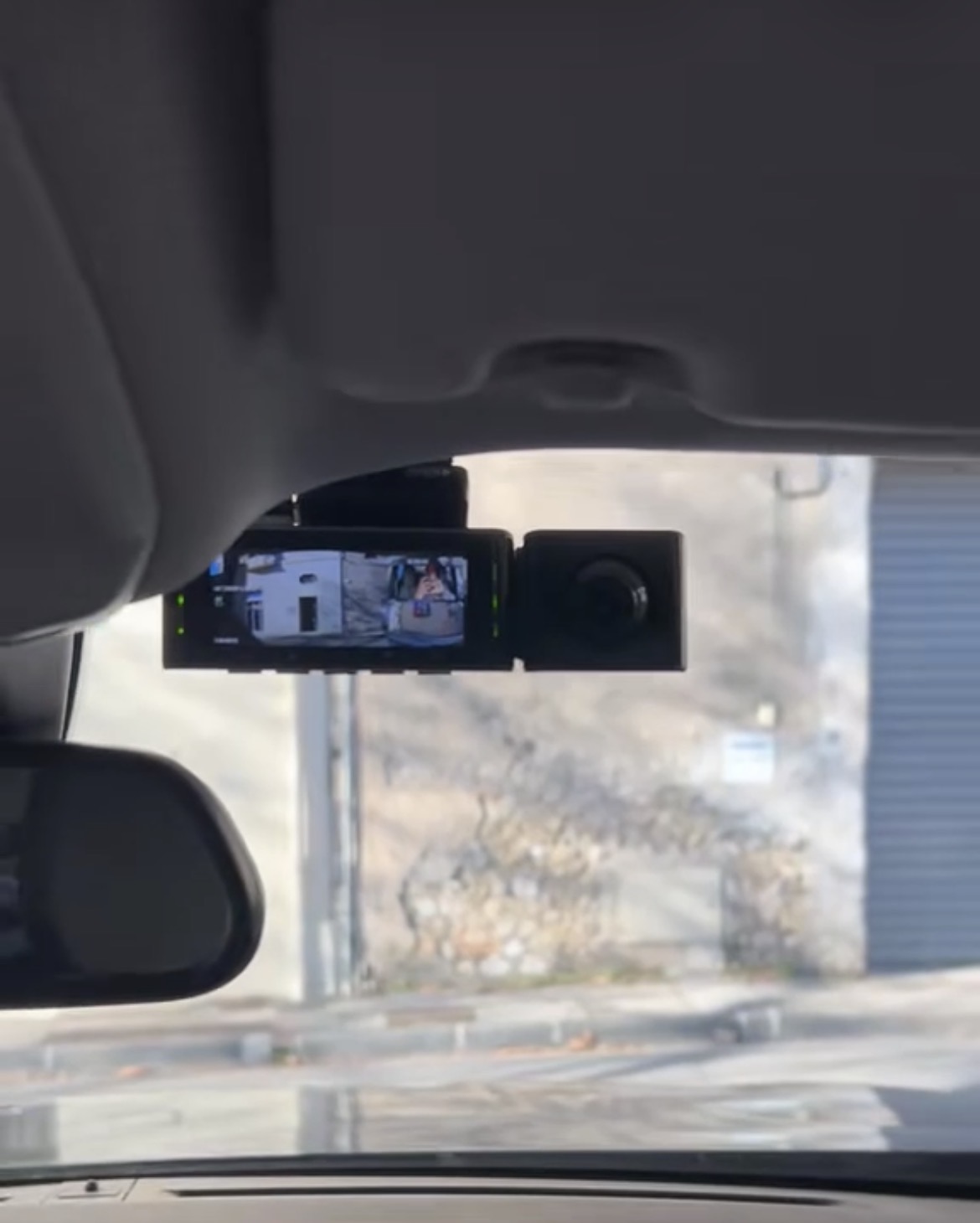 Pose de Dashcam avec câblage invisible et intégration parfaite sur véhicule - CrocoTech13