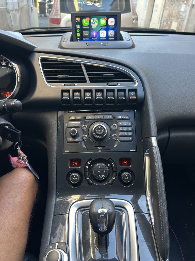 Installation Apple CarPlay & Android Auto sur Peugeot 3008 à Marseille : Modernisez votre Écran d'Origine Affichage Apple CarPlay sans fil sur ecran origine Peugeot 3008 Marseille Crocotech13