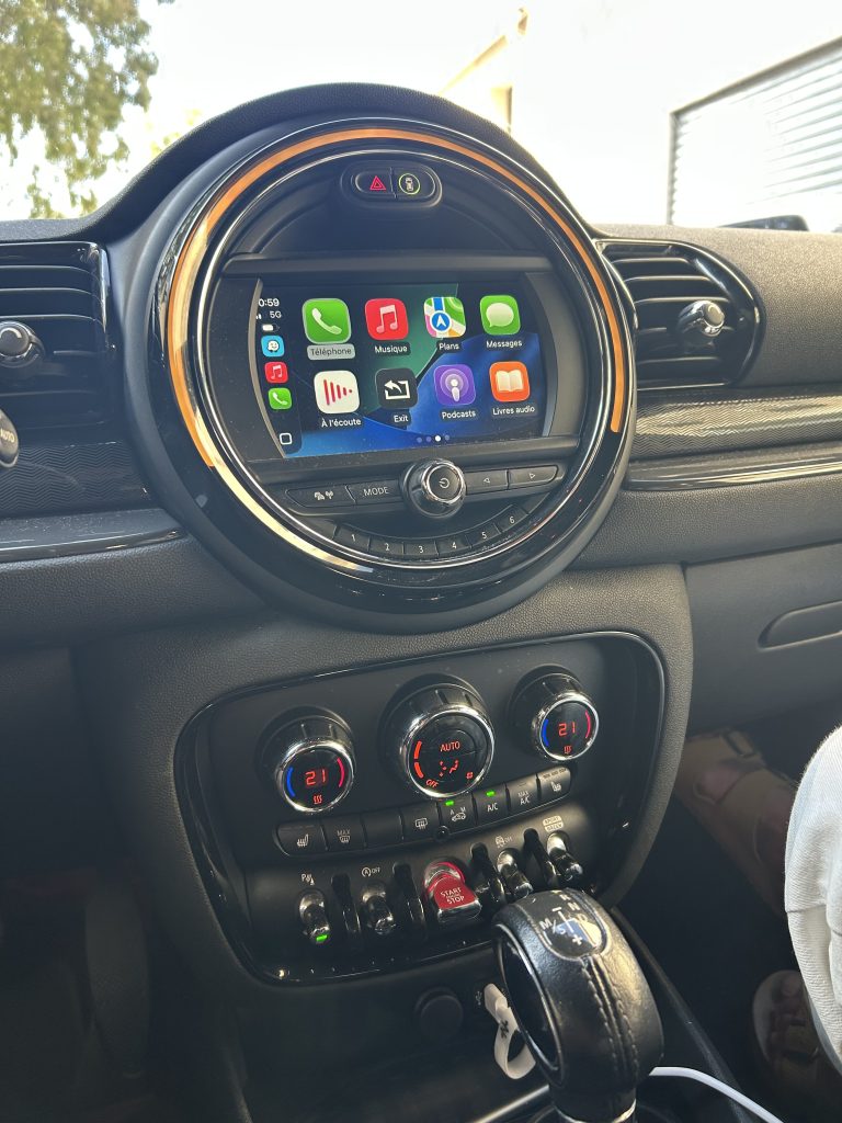 Affichage Apple CarPlay sans fil sur ecran origine Mini Cooper Clubman Marseille